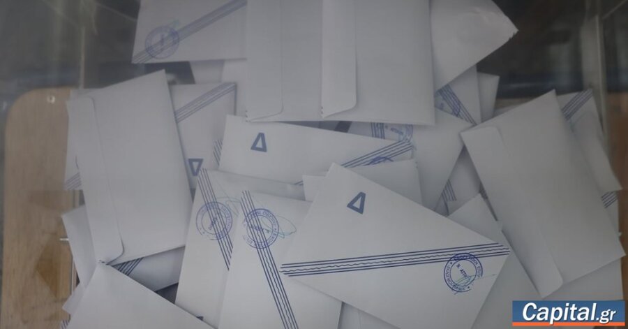 Εκλογικά "παράθυρα" παρά τις διαψεύσεις Μητσοτάκη