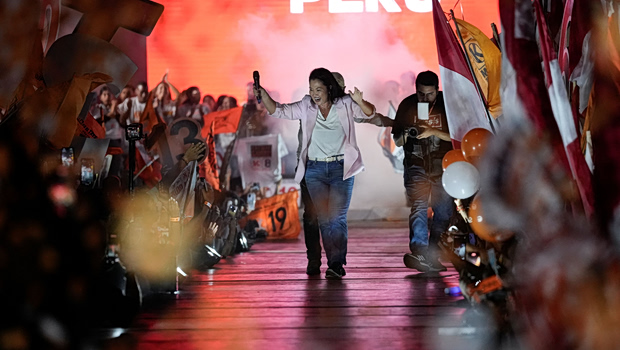 Εκλογές στο Περού: Φαβορί η δεξιά Φουχιμόρι - Εξαγγέλλει μαζικές απελάσεις και σύσφιγξη των σχέσεων με τις ΗΠΑ