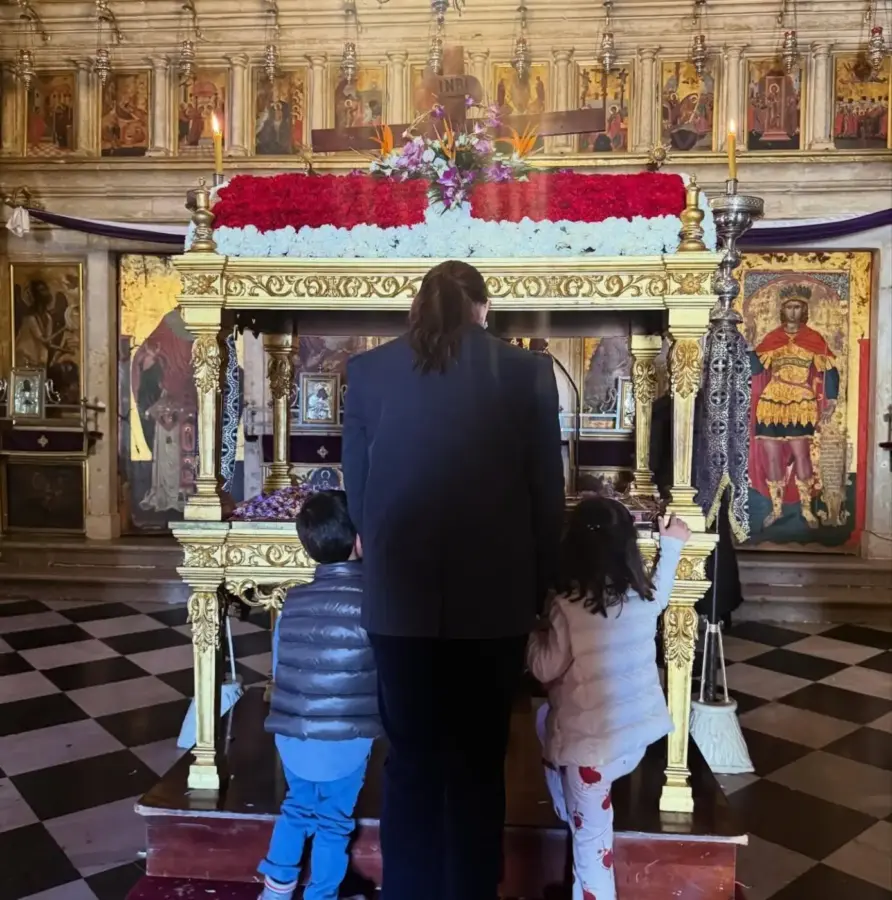 Όλγα Κεφαλογιάννη: Οικογενειακό Πάσχα στην Κέρκυρα – Οι τρυφερές στιγμές με τα δίδυμα παιδιά της