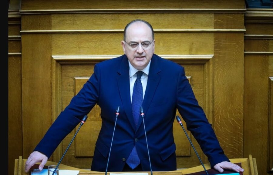 Λαζαρίδης: Συνεχίζεται ο πολιτικός σάλος για το πτυχίο του – Τι απαντάει «περί προσόντων»