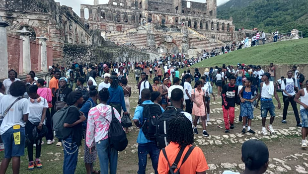 Αϊτή: Τραγωδία σε δημοφιλές αξιοθέατο - Τουλάχιστον 30 νεκροί σε ποδοπάτημα, ανάμεσά τους παιδιά