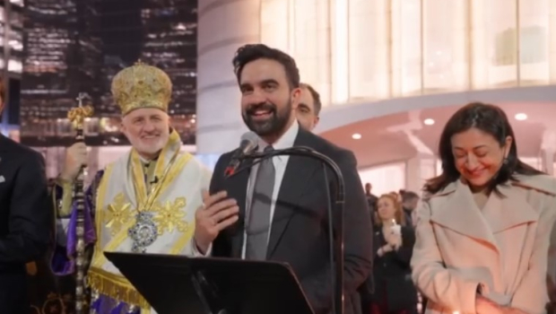 Νέα Υόρκη: Ο δήμαρχος Μαμντάνι ευχήθηκε «καλή Ανάσταση» στα ελληνικά και κέρδισε τις εντυπώσεις