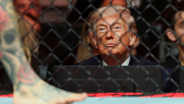 Ο Τραμπ «κλείνει» τα Στενά του Ορμούζ – Κατηγορεί το Ιράν για «παγκόσμιο εκβιασμό»