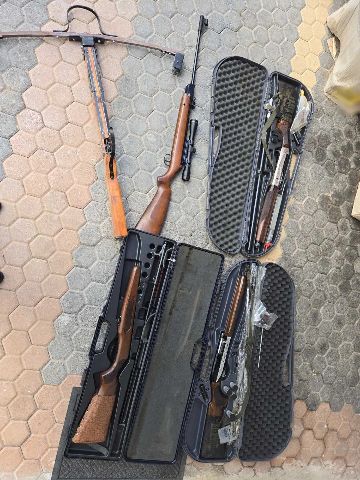 Μια καταγγελία για ενδοοικογενειακή απειλή «αποκάλυψε» όπλα - Τι βρήκαν οι Αρχές