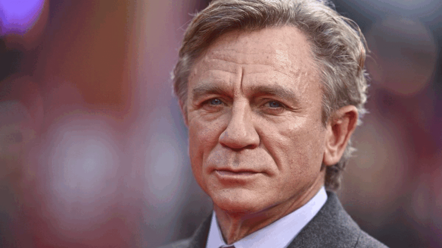 Στην Ελλάδα ο Daniel Craig – Παρακολούθησε τον Επιτάφιο στη Γλυφάδα