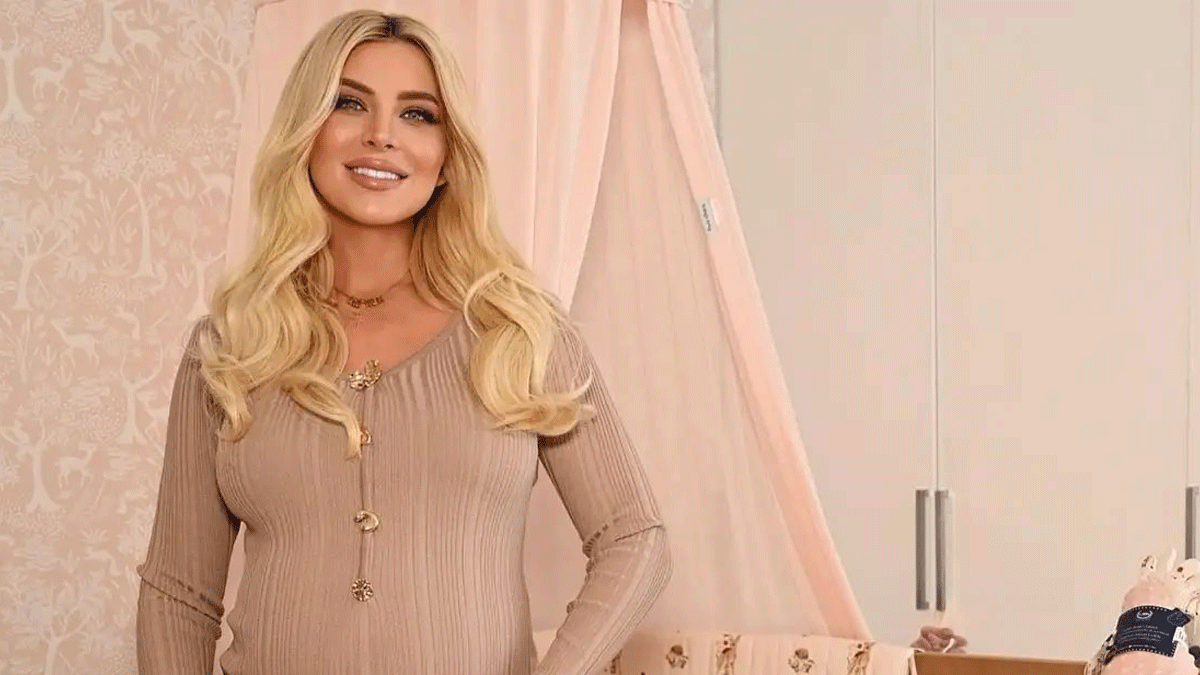 Κατερίνα Καινούργιου: Η απάντηση στα σχόλια για τις φωτογραφίες από το μαιευτήριο με μακιγιάζ