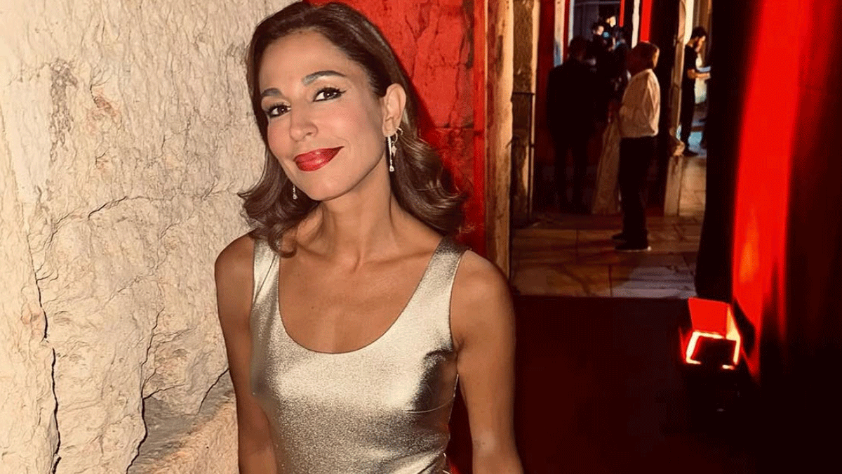 Κατερίνα Παπουτσάκη: Πασχαλινές στιγμές στο Αγκίστρι - Ευχές με μαγιό από την παραλία