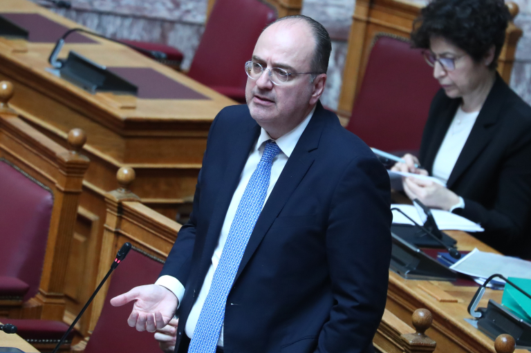 ΣΥΡΙΖΑ: Ο Μητσοτάκης να αποπέμψει τον Μακάριο Λαζαρίδη – Προσελήφθη ειδικός σύμβουλος σε υπουργείο χωρίς πτυχίο