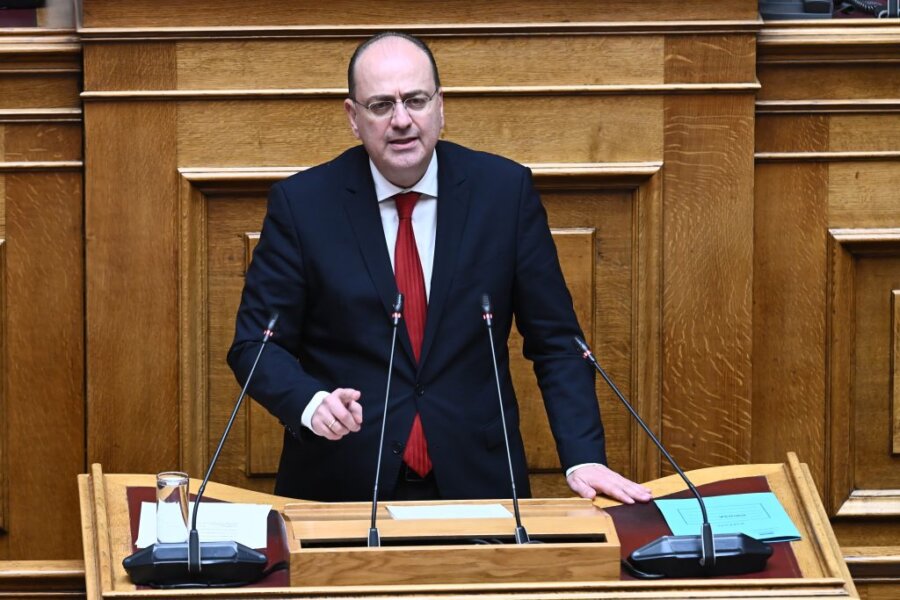 Μακάριος Λαζαρίδης βουλή