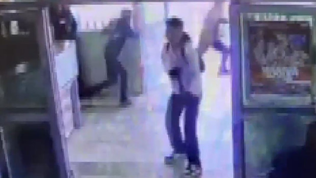 Τουρκία: Βίντεο από τη στιγμή που ένοπλος εισβάλει σε λύκειο και ανοίγει πυρ