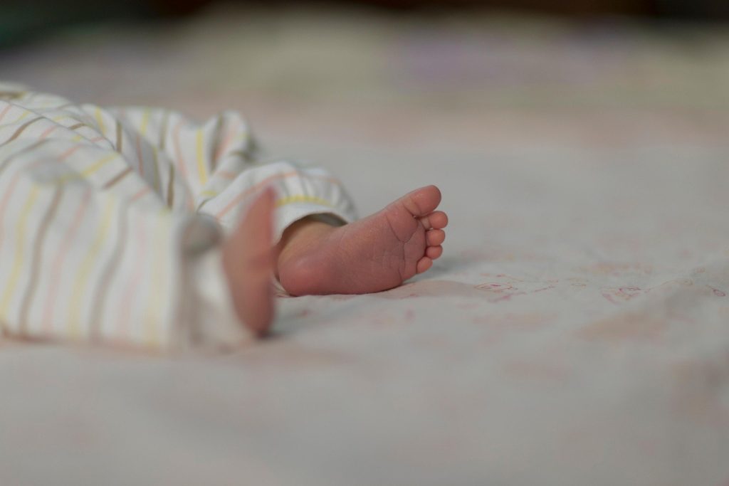 Θρίλερ με βρέφος: Πέθανε μετά από αντιισταμινικό που του έδωσε νταντά για να ηρεμήσει