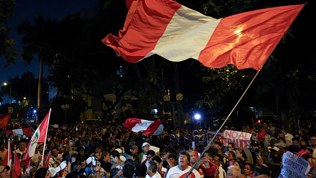 Εκλογές στο Περού: Καταγγελίες για νοθεία ανεβάζουν την ένταση