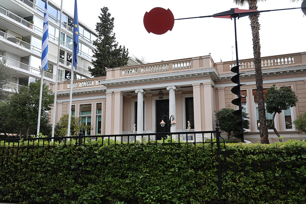 Ειδικές αποστολές στην περιφέρεια – Η βουτιά στις δηµοσκοπήσεις φέρνει περιοδείες του Πρωθυπουργού και όχι µόνο