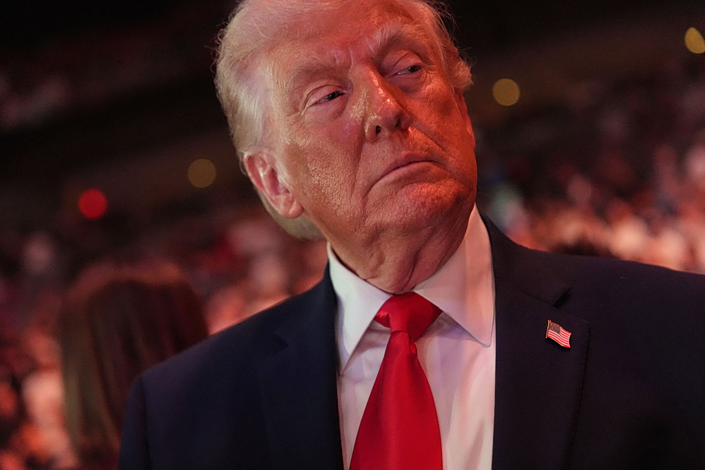 Εμφύλιος στο στρατόπεδο Τραμπ – Πυρπολεί τον συνασπισμό των ψηφοφόρων του