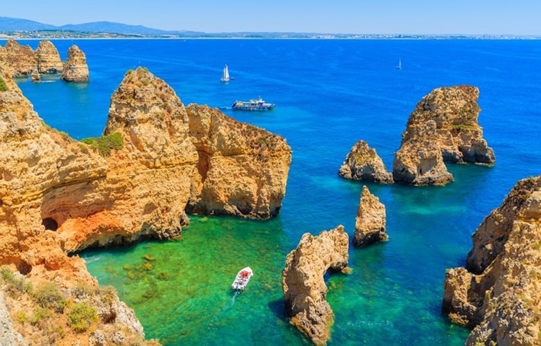 Άλμα στις κρατήσεις σε Ισπανία και Πορτογαλία καθώς τουρίστες αποφεύγουν τη Μέση Ανατολή