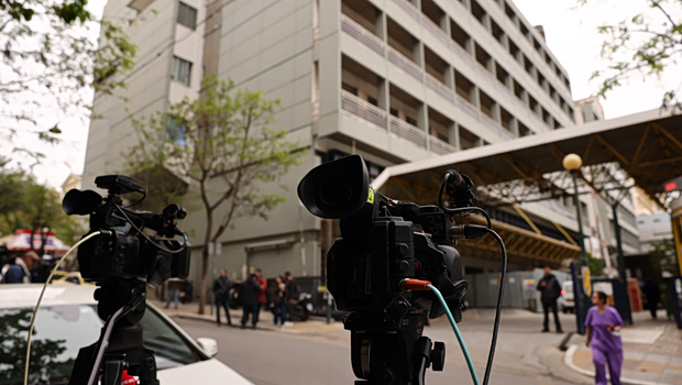 Γιώργος Μυλωνάκης: «Είναι πολύ νωρίς, κρίσιμες οι δύο εβδομάδες, πάμε μέρα με τη μέρα» λέει ο χειρουργός του