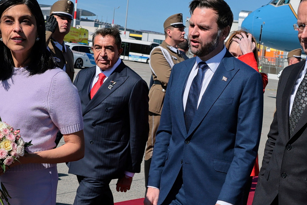 Πάολο Ζαμπόλι: Ο άνθρωπος που σύστησε τη Μελάνια στον Τραμπ, τώρα πουλάει Boeing δισεκατομμυρίων