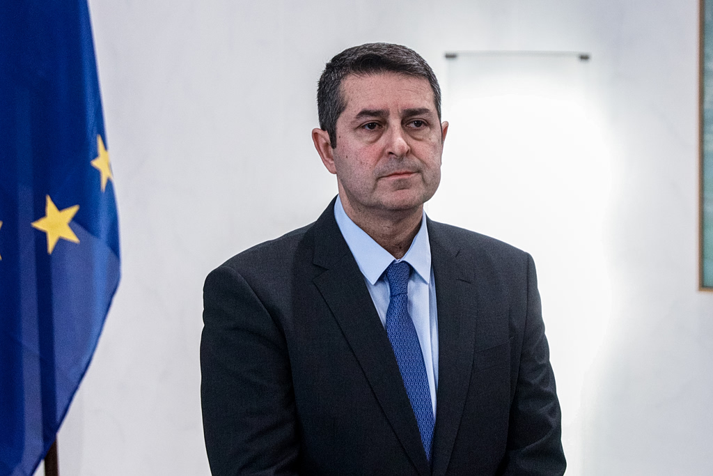 Με ανοιχτό το κινητό ο Γ. Δημητριάδης για το κενό του Γ. Μυλωνάκη