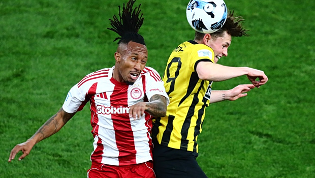 «Μην κάθεσαι σταυροπόδι!» – Επιβαρύνεται πράγματι η μέση;