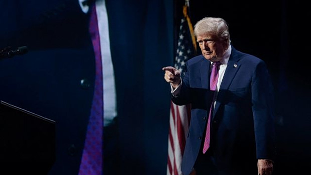 Τραμπ: Η εξέταση αρχείων για τα UFO φέρνει στο φως ενδιαφέροντα έγγραφα