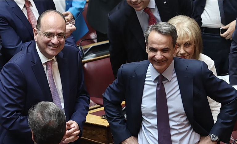 Μακάριος Λαζαρίδης: Το παρασκήνιο της παραίτησης