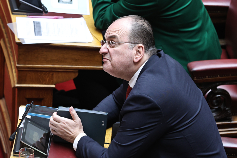 Δεν χώνεψε την παραίτηση ο Λαζαρίδης και… επιτίθεται με troll στη Ντόρα