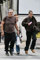 Κούλλης Νικολάου: Σπάνια εμφάνιση με την σύζυγό του, Κλαίρη και την κούκλα κόρη τους, Ελένη στην Αθήνα