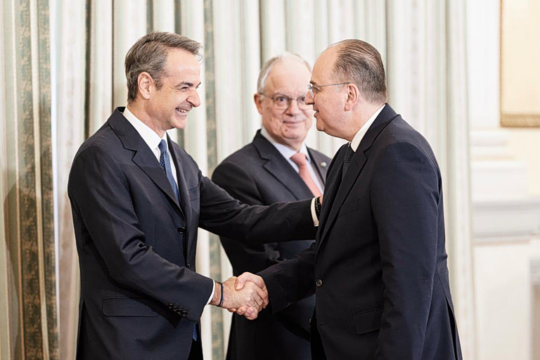 Υπόθεση Λαζαρίδη: Ανοιχτή πληγή για το Μαξίμου, παρά την (όψιμη) παραίτηση – Γιατί η αποχώρηση από την κυβέρνηση έγινε μονόδρομος