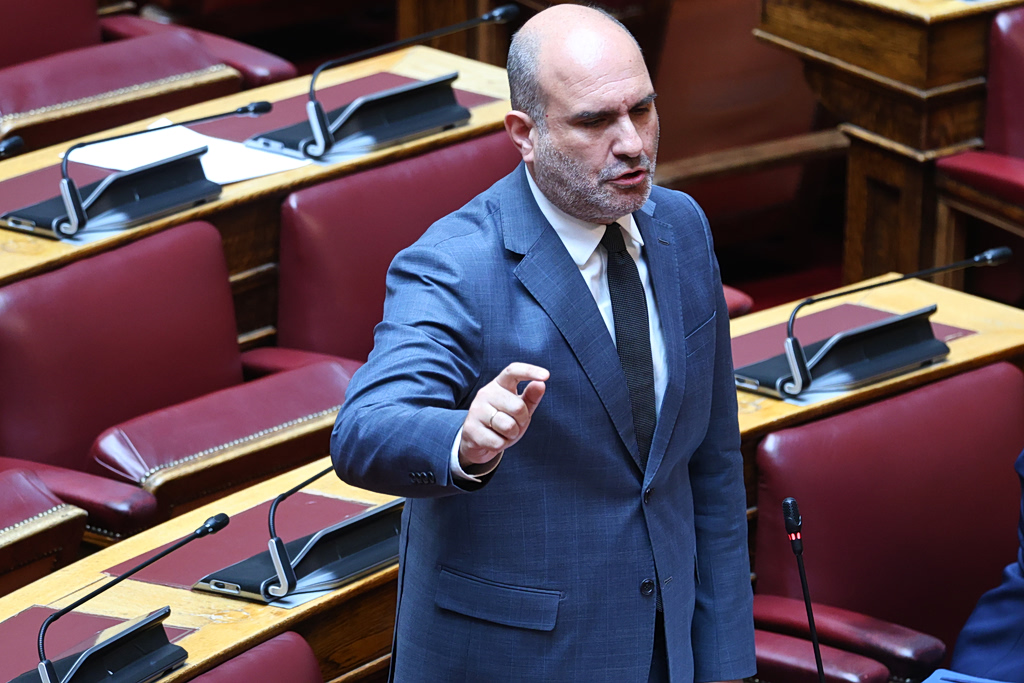 Δημήτρης Μαρκόπουλος: Ανυπόστατες οι φήμες περί μη ύπαρξης πανεπιστημιακού πτυχίου