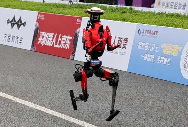 Ρομπότ: Ανδροειδές στην Κίνα έτρεξε ημιμαραθώνιο πιο γρήγορα από οποιονδήποτε άνθρωπο μέχρι σήμερα