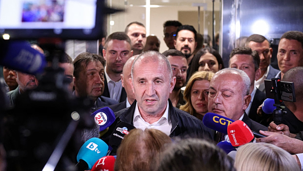 Εκλογές Βουλγαρία: Πολύ κοντά στην αυτοδυναμία ο Ρούμεν Ράντεφ