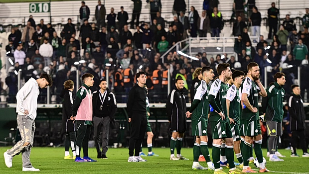 Αποδοκιμασίες από τους οπαδούς του Παναθηναϊκού στη Λεωφόρο μετά την ήττα από τον Ολυμπιακό (vid)