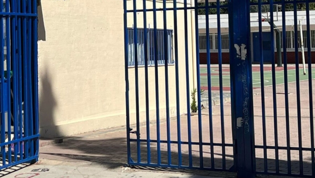 Χαϊδάρι:13χρονη έπεσε από μπαλκόνι σχολείου - Νοσηλεύεται διασωληνωμένη