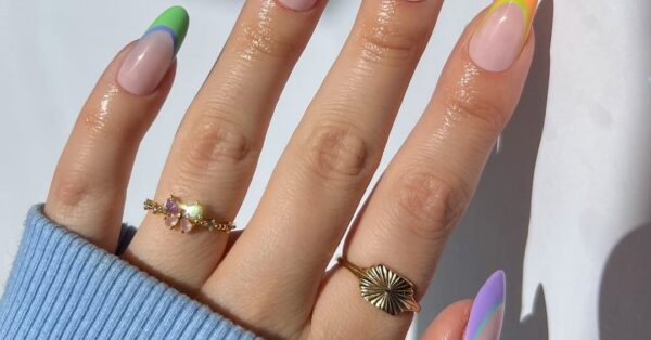 «Pop of color»: Τα χρώματα μπορούν να δώσουν στα νύχια μας την πιο ανοιξιάτικη διάθεση