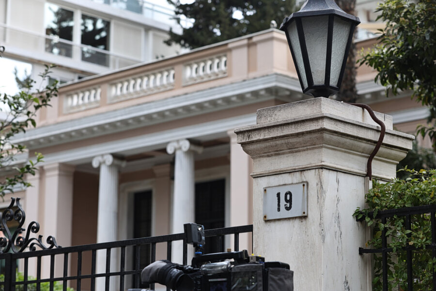 Το Μαξίμου «αδειάζει» τον Λαζαρίδη για την ανάρτηση κατά της Ντόρας Μπακογιάννη