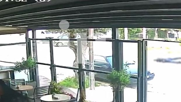 Ηλιούπολη: Αποκαλυπτικό βίντεο για το δυστύχημα με τον οδηγό μοτοσικλέτας - Τι ερευνούν οι Αρχές