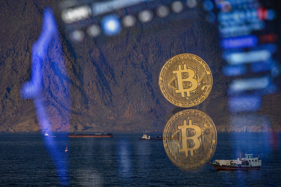 Κόκκινος συναγερμός στα Στενά του Ορμούζ – Ναυτιλιακό χάος, απάτες με crypto και νέα ένταση ΗΠΑ–Ιράν