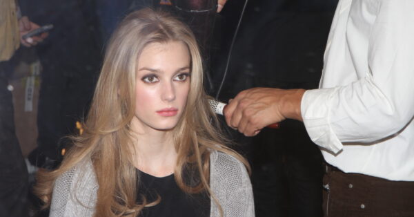 Η δύναμη των μαλλιών: Πώς ένα ωραίο χτένισμα μπορεί να μας φτιάξει τη διάθεση