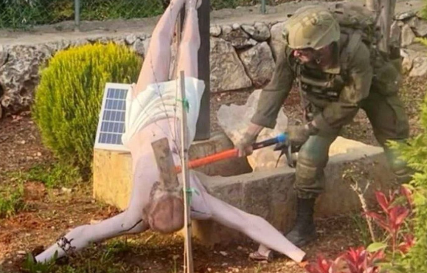 Η στιγμή που στρατιώτες των IDF βεβηλώνουν άγαλμα του Χριστού στον Λίβανο – Καταδικάστηκαν σε φυλάκιση 30 ημερών