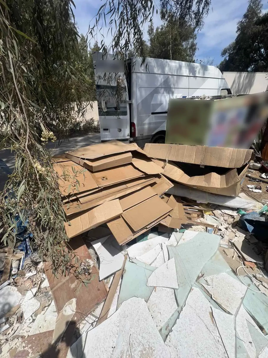 Συνελήφθη 41χρονος που πέταγε μπάζα στο Αιγάλεω