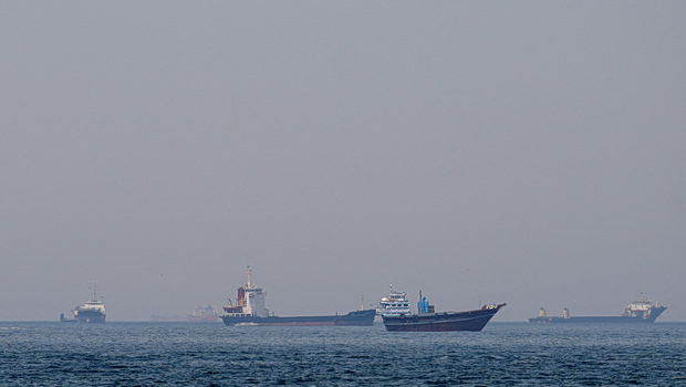 Παγκόσμιος κίνδυνος πείνας από το κλείσιμο των Στενών του Ορμούζ - Η απειλή μιας νέας επισιτιστικής κρίσης