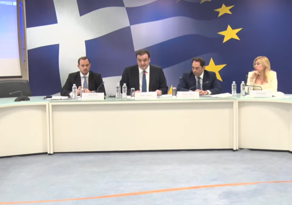 Δείτε live την εξειδίκευση των μέτρων από τον Πιερρακάκη
