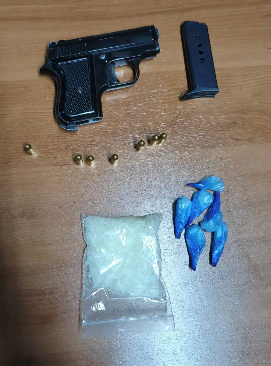 Συνελήφθη 35χρονος που κακοποιούσε τη σύντροφό του - Βιντεοσκοπούσε τη στιγμή που τη σημάδευε με όπλο