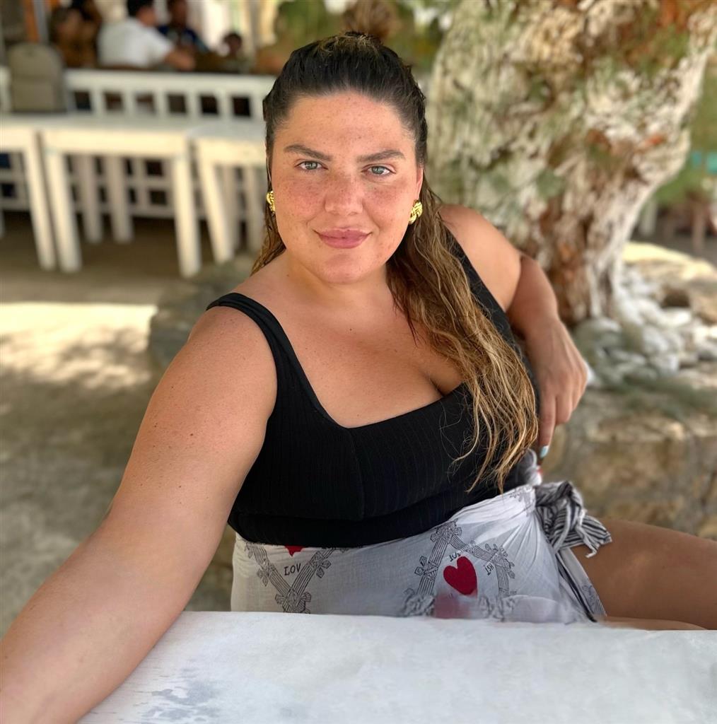 Δανάη Μπάρκα: Το love story με τον Φάνη Μπότση, ο λαμπερός γάμος στη Μεσσηνία και το after wedding party στη Σέριφο