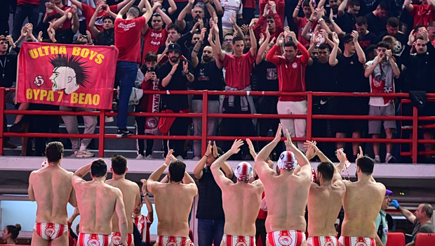 Ολυμπιακός: Παίκτες και κόσμος πανηγύρισαν τη μεγάλη νίκη απέναντι στην Νόβι Μπέογκραντ (vid)