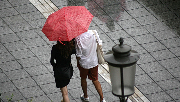 Πτώση της θερμοκρασίας και βροχές σε όλη τη χώρα