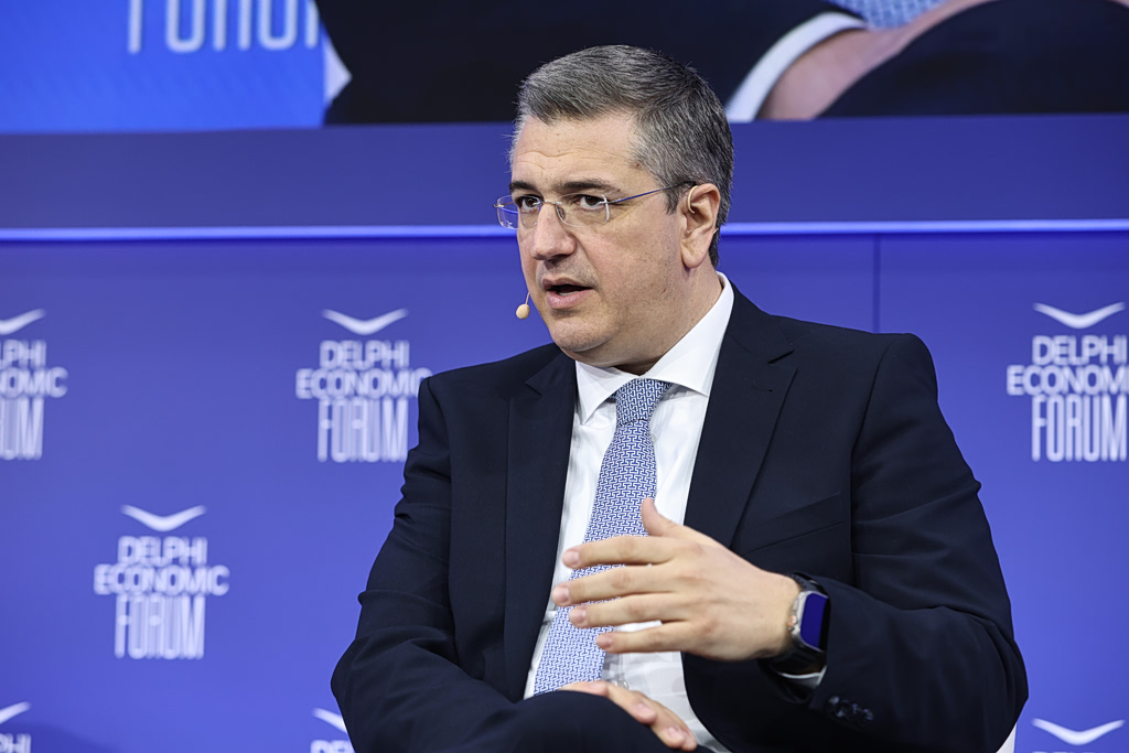 Οικονομικό Φόρουμ Δελφών – Τζιτζικώστας: Τα αεροπορικά καύσιμα επαρκούν έως τις αρχές Ιουνίου