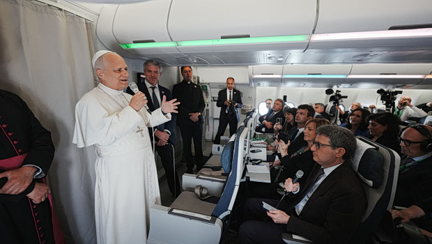 Πάπας Λέων: Καταδικάζει τους θανάτους διαδηλωτών στο Ιράν, αλλά «δεν μπορεί να είναι υπέρ του πολέμου»