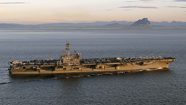 Το αεροπλανοφόρο George Bush των ΗΠΑ καταφθάνει στη Μέση Ανατολή