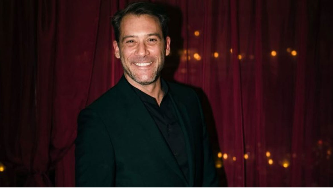 Αντίνοος Αλμπάνης: Αποκάλυψε το λόγο που δεν είχε μιλήσει στους γονείς του για τη μάχη με τον καρκίνο